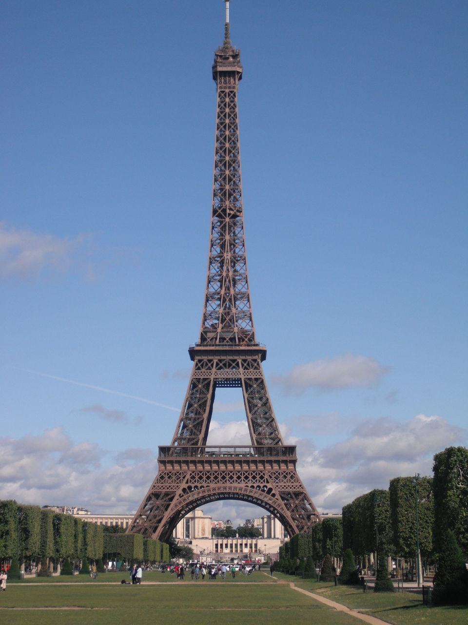 Eiffelovka ve dne